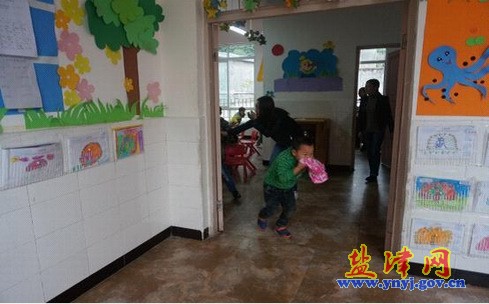 县幼儿园开展“119消防安全演练”活动