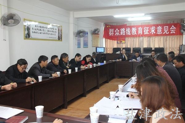 政法委组织开展机关在职党员进社区服务群众活动